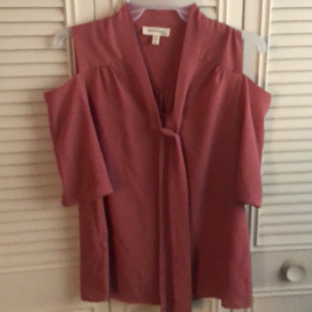 shoulder cut out top